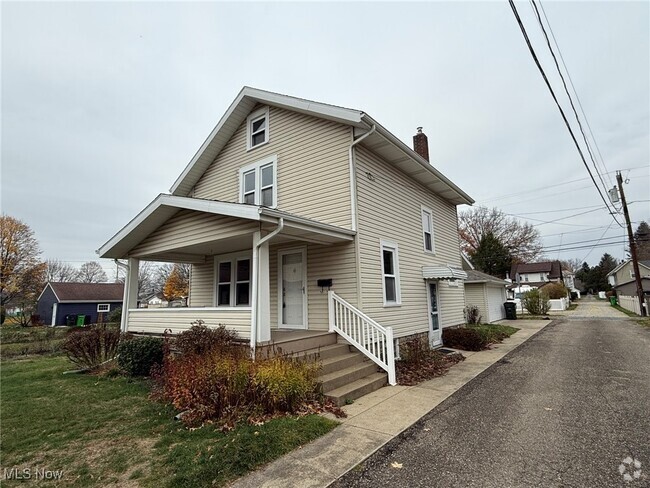 Building Photo - 315 E 10th St Rental