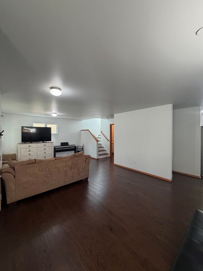 1479 Burnside Pl