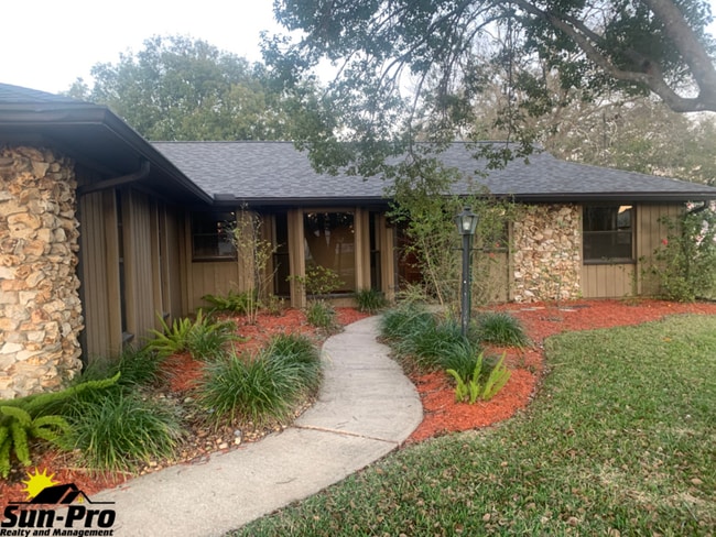 Building Photo - 2025 Willow Oak Dr