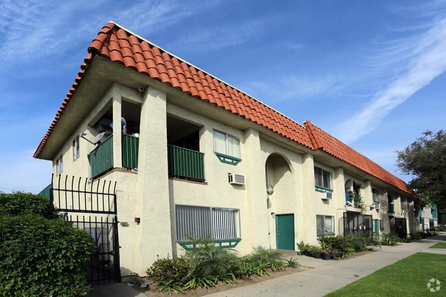 Photo - Santa Ana Birch Apartments