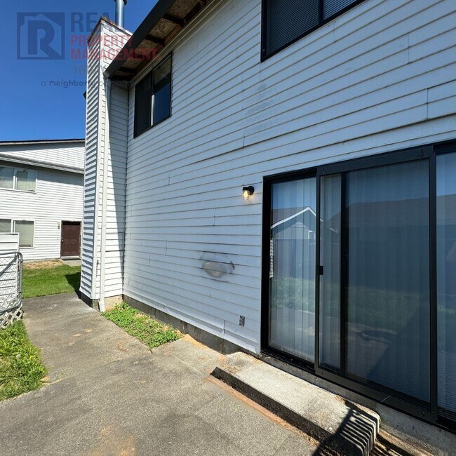 Photo - Jones Acquistions LLC - 741/743/745 (Olymp... Unidad 745