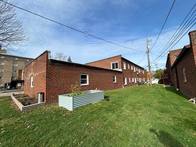 Photo - 20041 Lorain Rd Unidad 2