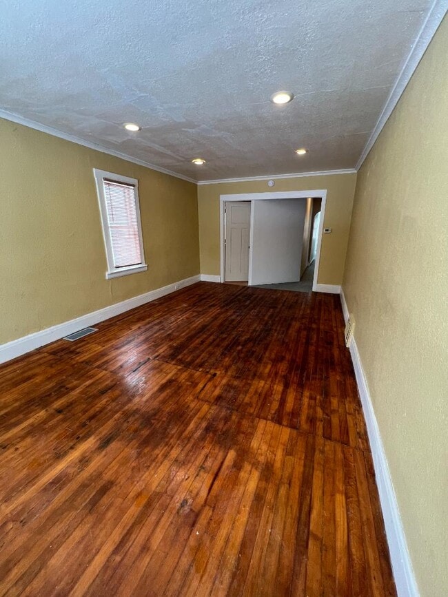 Photo - 1723 Maine St