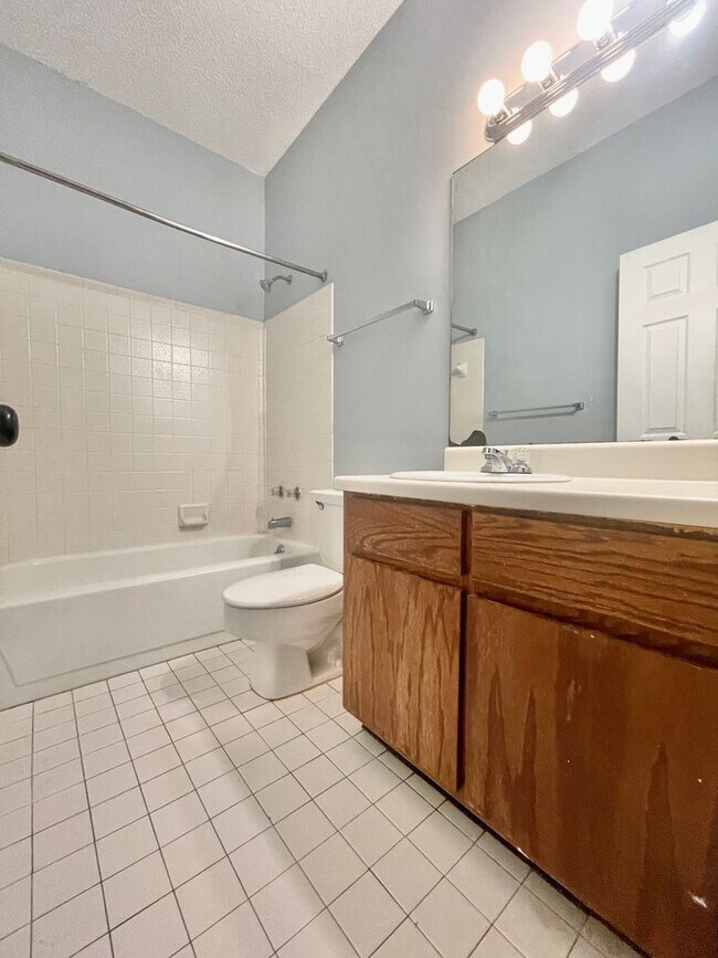 Photo - Lakewood Commons B202