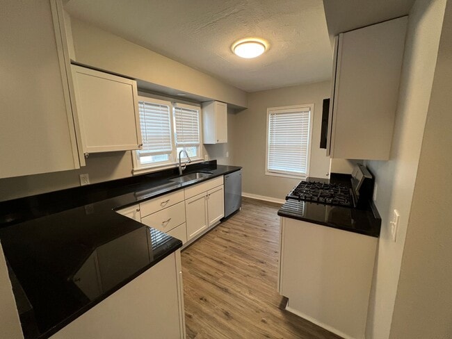 Photo - Fully Remodeled 2 Bed 1 Bath!!