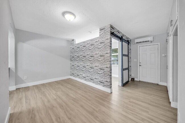 Photo - Bright & Updated 1-Bedroom in Prime Hollywood Location Unit #8