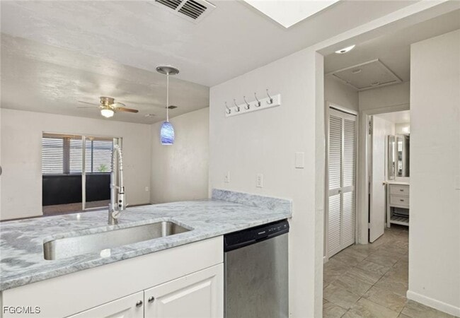 Photo - 608 SE 6th St Unit F