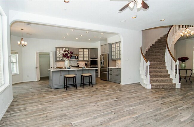 Photo - 143 N Shawnee Ridge Cir