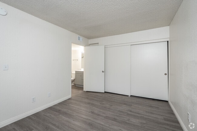 2BR, 2BA - 948SF - Primary Bedroom