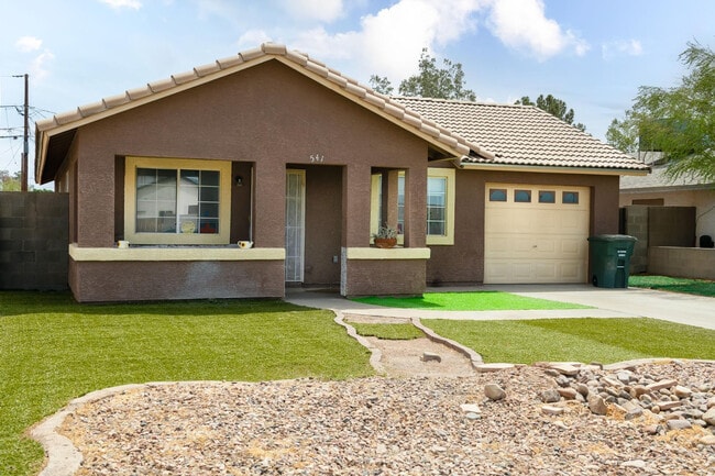 Building Photo - 541 W Melrose Dr