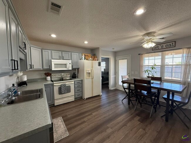 Photo - 107 White Tail Ln