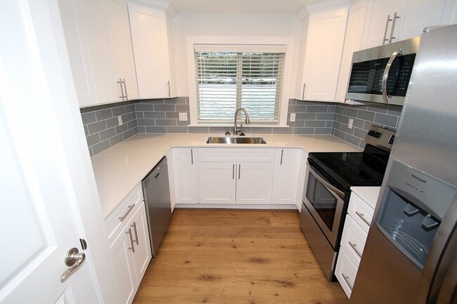 FULLY RENOVATED 2 BED, 2 BATH FACTORIA CON... - FULLY RENOVATED 2 BED, 2 BATH FACTORIA CON... Condo