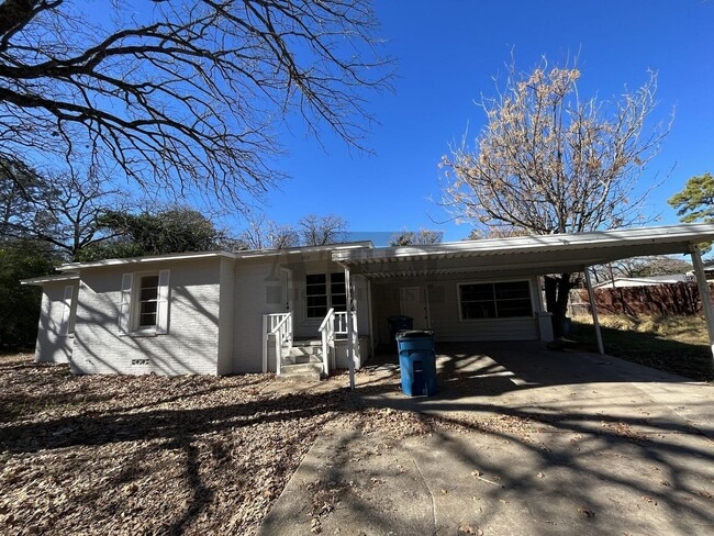 Building Photo - Beautiful Remodeled 3 Bed 2 Bath Rental