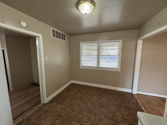 House Located Within Minutes Of Medical District & Elementary!