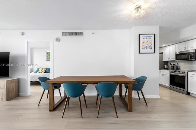 Photo - 6917 Collins Ave Unidad 1106