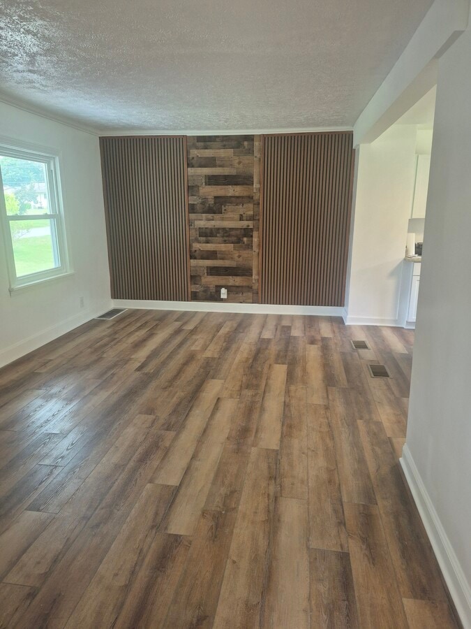 Photo - 3860 Oakleigh Ave
