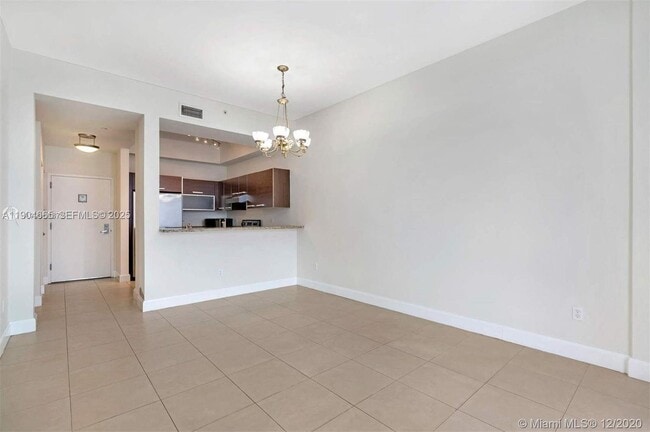 Photo - 2525 SW 3rd Ave Unidad 605