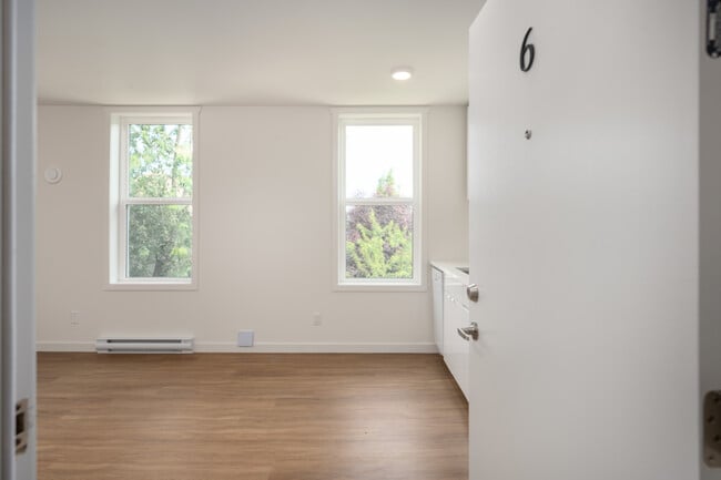 549 Prideaux St Unit 4