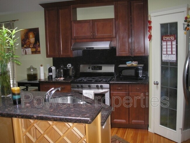 Photo - 138 Discovery Ridge Blvd SW