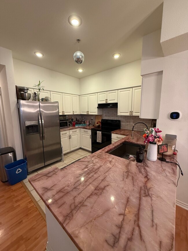 Building Photo - 2901 Wyandot St Unit 17 Rental