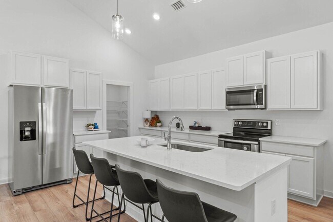 Photo - 423 Arrowwood Blvd