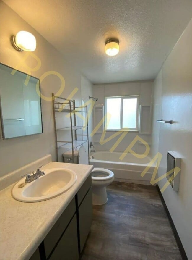2-Bed 1-Bath Green Leaf Apartments