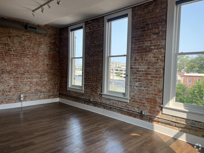 Building Photo - 148 W Broadway Unit 2 Rental