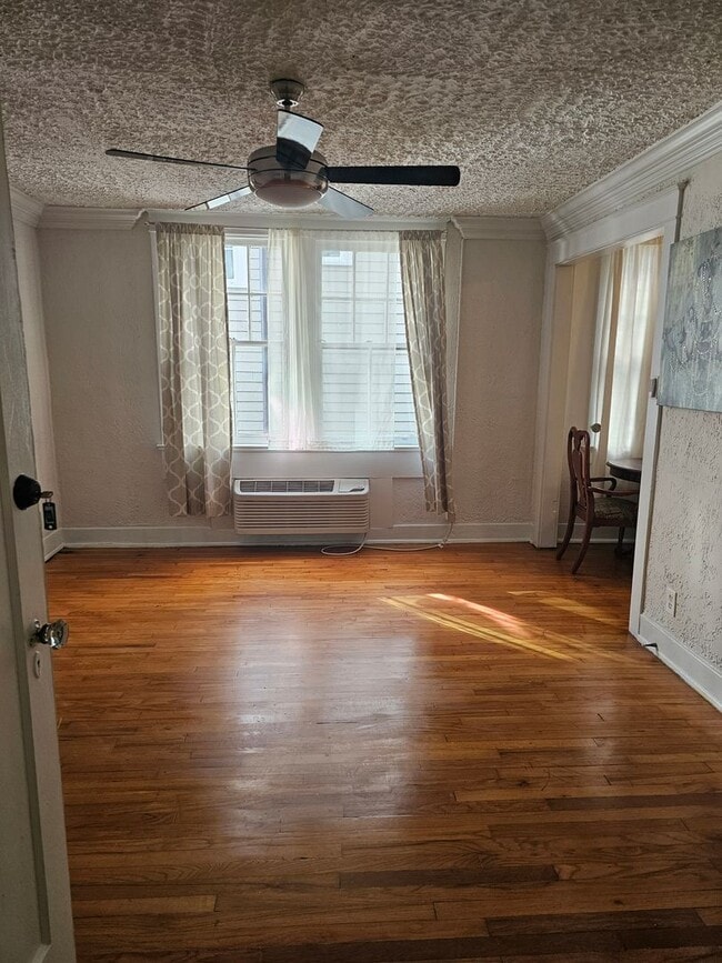 Photo - Uptown 1 Bedroom, 1 Bath, Swimming Pool, 1 block from St. Charles Unit 3308 Prytania Street,  7