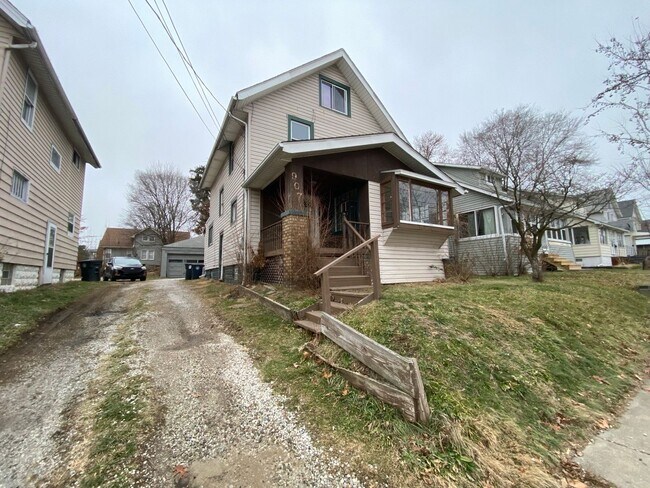 Photo - Room to Spread Out: 4BR/1.5BA Near Highways & Shopping