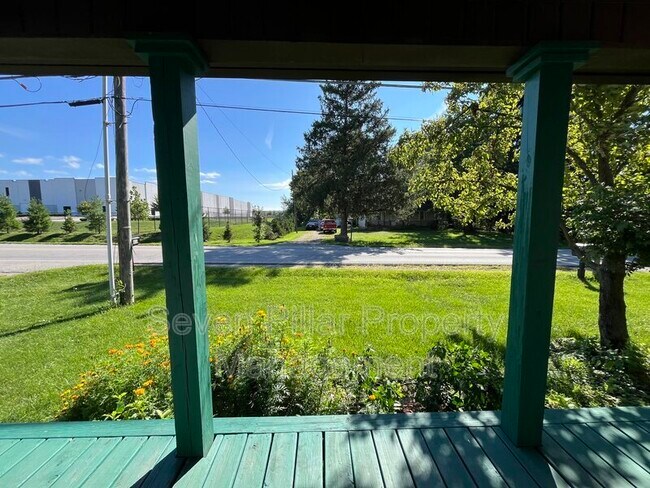 Photo - 9252 Mink St SW