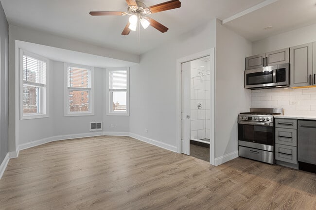 Building Photo - 5860 N Kenmore Ave