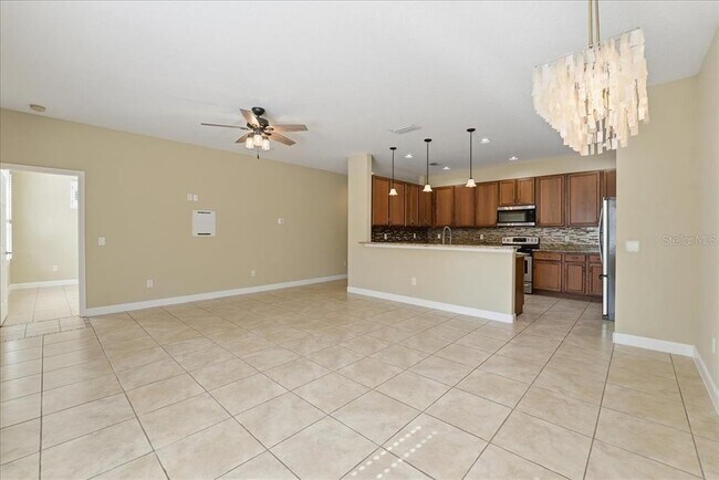 Photo - 950 E Broadway St