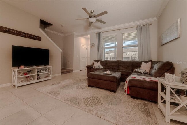 Photo - 31974 Blue Passing Loop