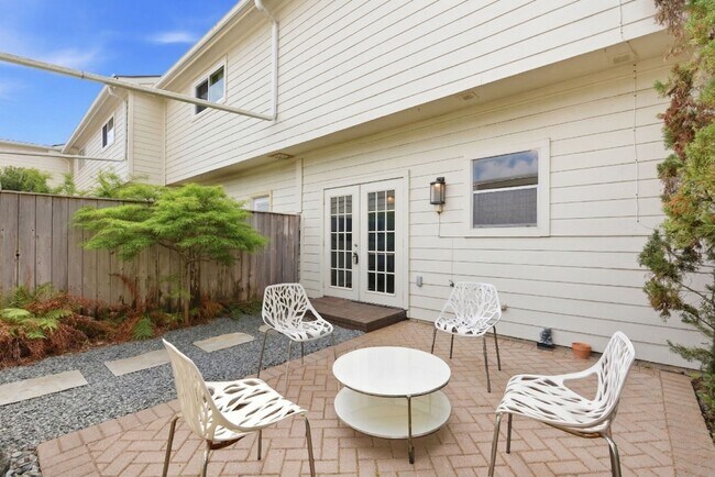 Photo - 1011 Fountain View Dr