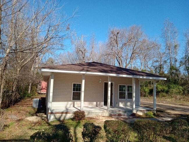 Newly Remodeled 3 Bedroom, 1 Bath Home - Newly Remodeled 3 Bedroom, 1 Bath Home