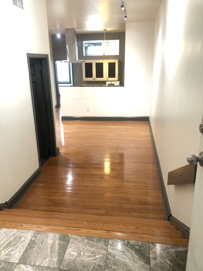 Building Photo - 1914 Fairmount Ave