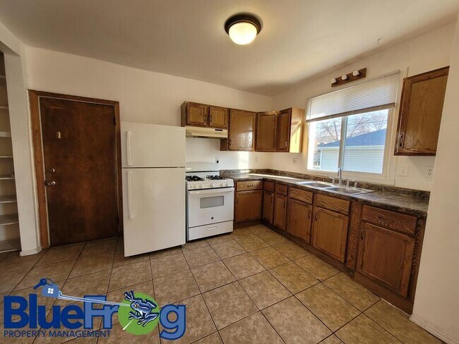 706 Elmore St - Lower - 706 Elmore St - Lower Condo