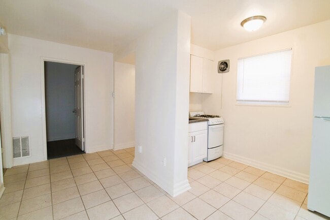 Photo - 126 Joliet St SW Unit C