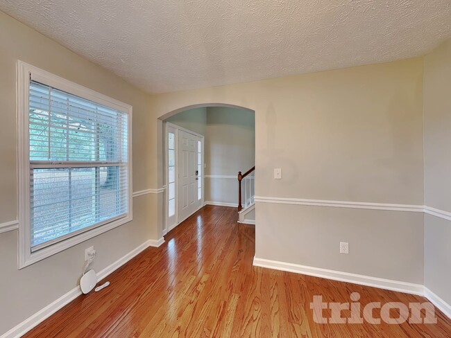 Photo - 202 Larson Ln