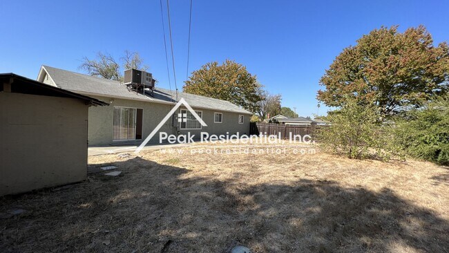 Photo - Nice 4bd/3ba House with 2 Car Garage