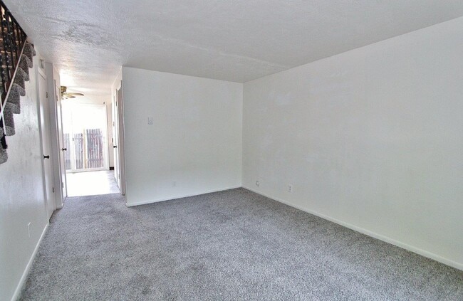 Photo - 804 W 7th St