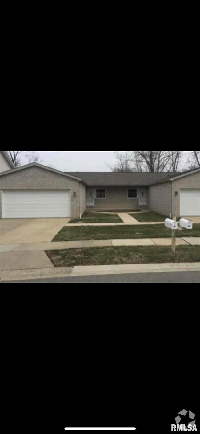 Building Photo - 83 Marchelle Ave Rental