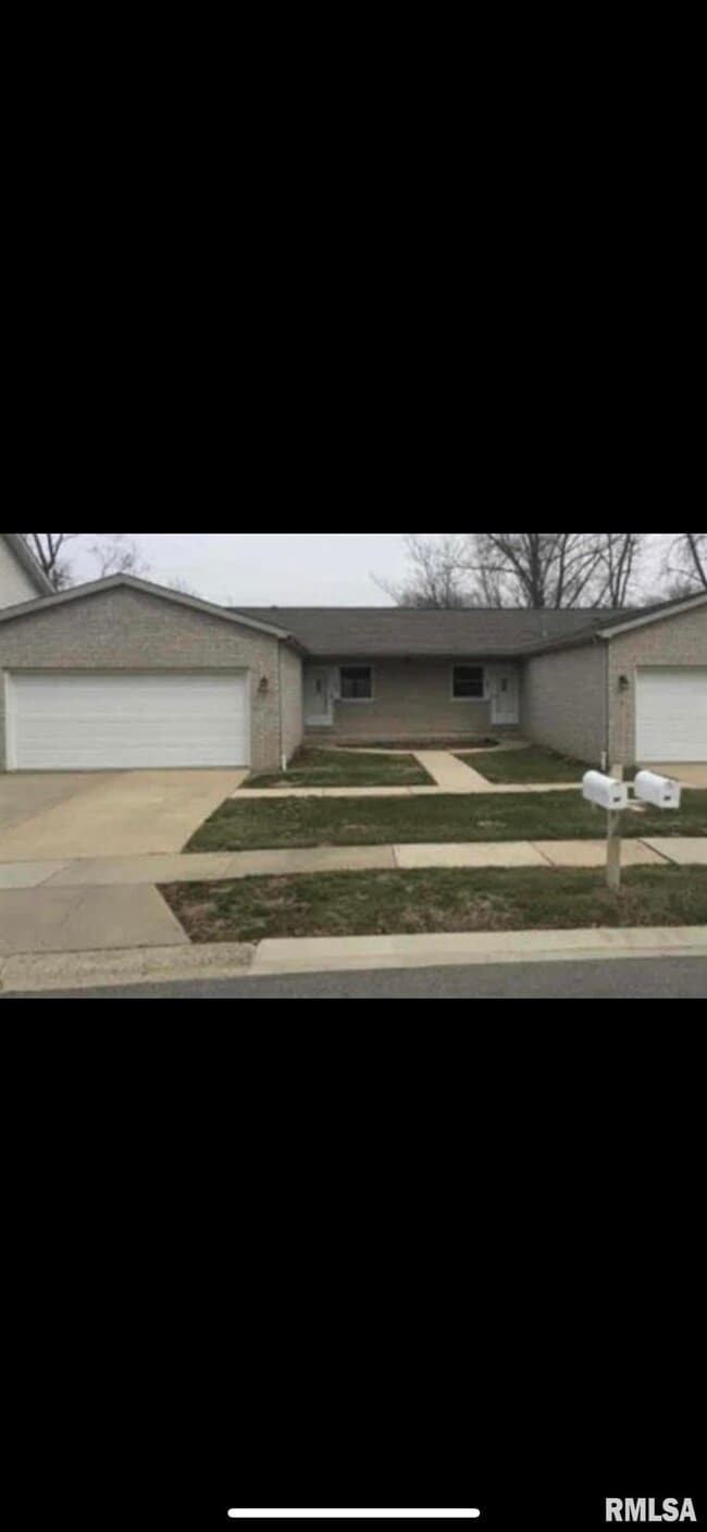 Photo - 83 Marchelle Ave Townhome