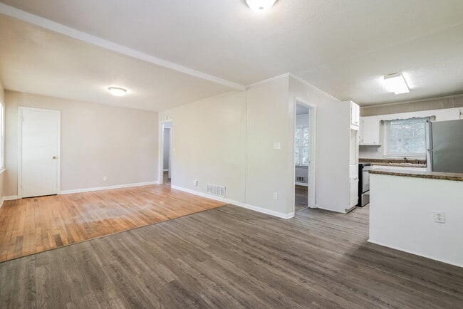 6103 Blackhawk Trail SE
