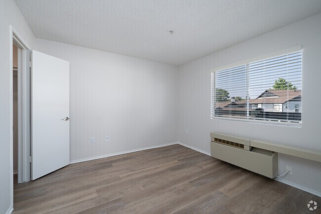1BR, 1BA - The Lark