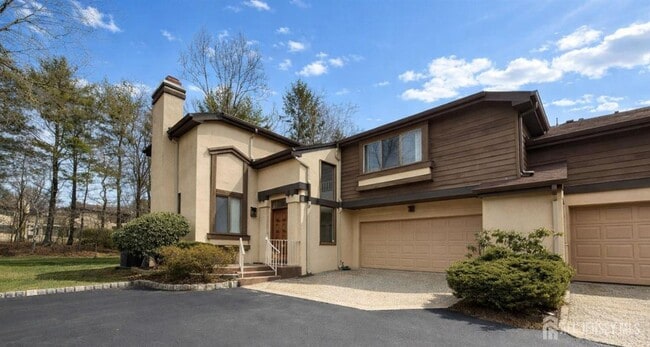 Photo - 470 Sayre Dr