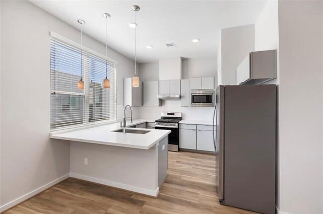 Building Photo - 604 Thornton Oaks Ln