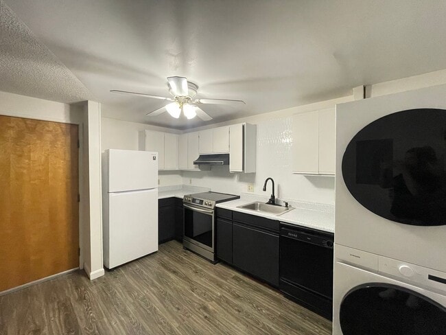 Photo - 37 Alice Dr Unit 104