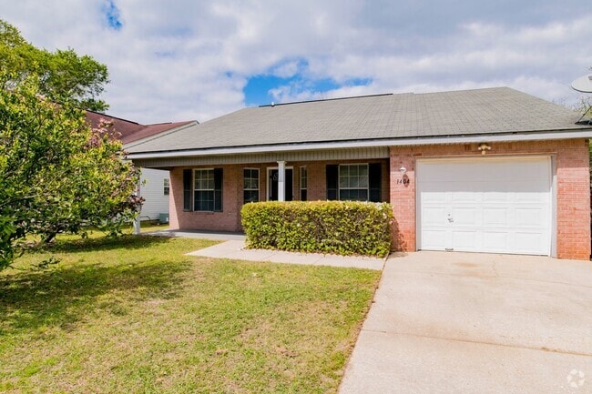 Building Photo - 3 bed 2 bath home off Creighton Rd