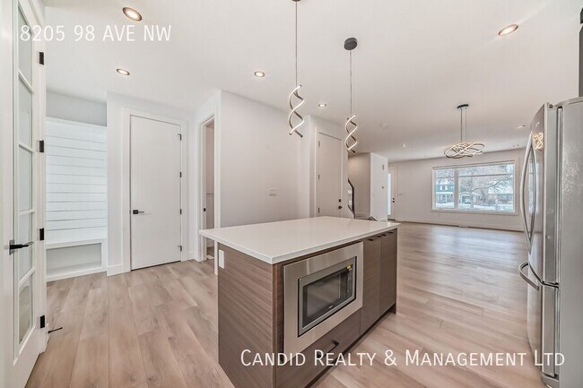 Photo - Modern 1 bedroom garden unit close to Downtown with lots of parking.